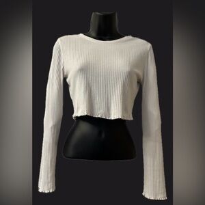 Elegant cream/White Ribbed Crop top with scalloped cuffs and hemline